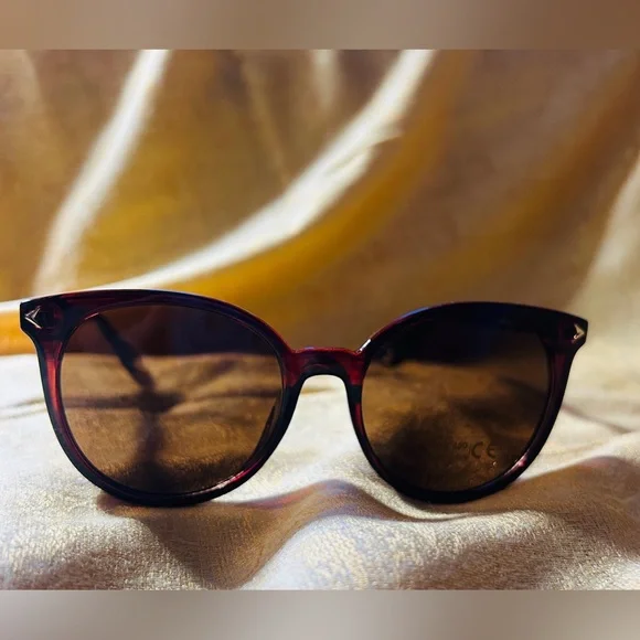 Chic Sunglasses - Picture 5 of 6